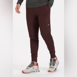 Vuori | Sunday Performance Jogger Size Medium in Oxblood Red